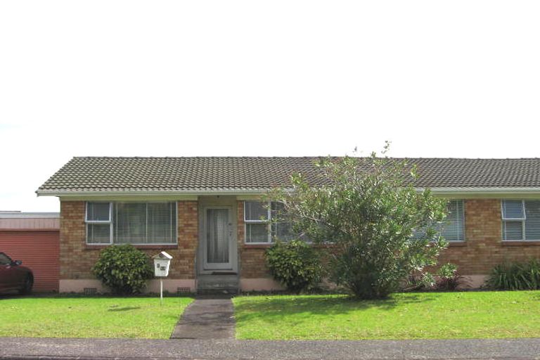Photo of property in 2/62 Vera Road, Te Atatu South, Auckland, 0610