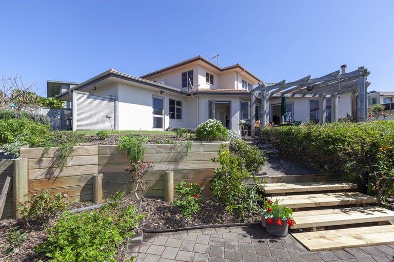 Photo of property in 136 Renown Road, Raumati South, Paraparaumu, 5032