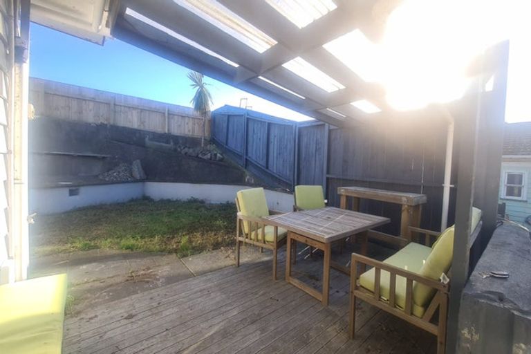 Photo of property in 27 Terrace Road, Titahi Bay, Porirua, 5022