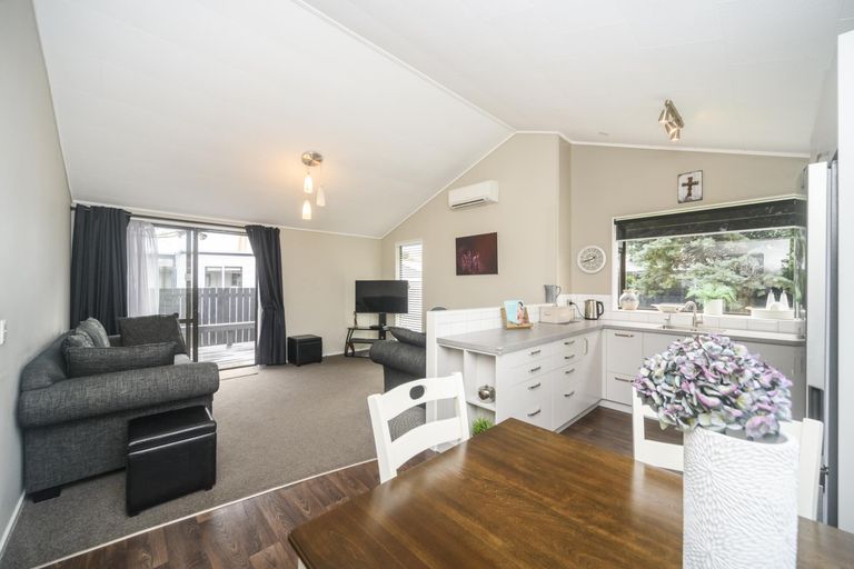 Photo of property in 6 Mercury Street, Milson, Palmerston North, 4414