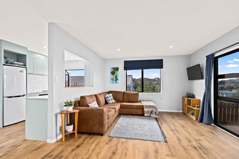 Photo of property in 8 Lasque Place, Glen Eden, Auckland, 0602