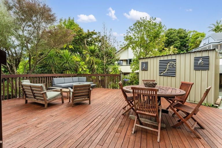 Photo of property in 70 Kate Sheppard Avenue, Torbay, Auckland, 0630