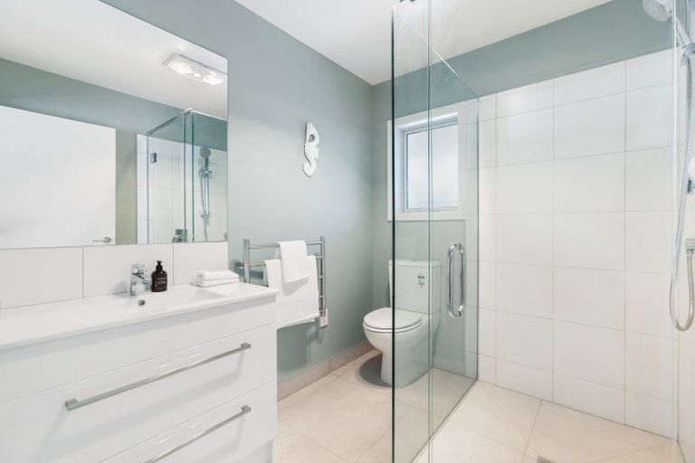 Photo of property in 2 Island View Place, Wanaka, 9305