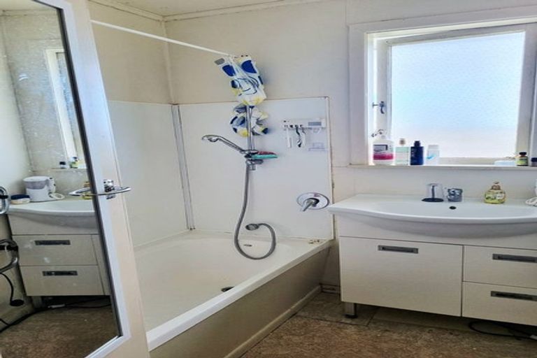 Photo of property in 23 Arrow Road, Forrest Hill, Auckland, 0620