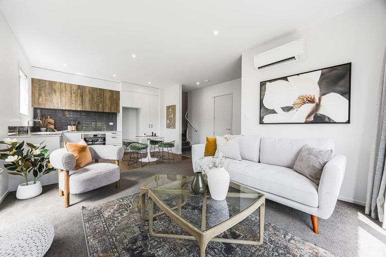 Photo of property in 82 Glidepath Road, Hobsonville, Auckland, 0616