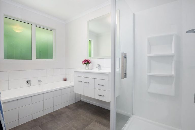 Photo of property in 1 Banks Boulevard, Whitby, Porirua, 5024