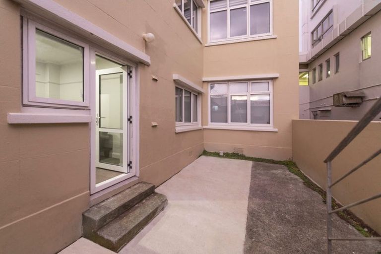 Photo of property in Fountain Court, 16/48u Oriental Parade, Oriental Bay, Wellington, 6011