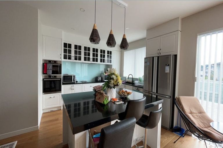 Photo of property in 1 Allegro Way, Oteha, Auckland, 0632