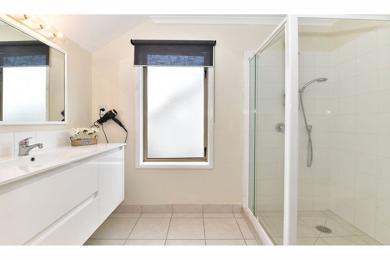 Photo of property in 16 Millennial Way, Orewa, 0931