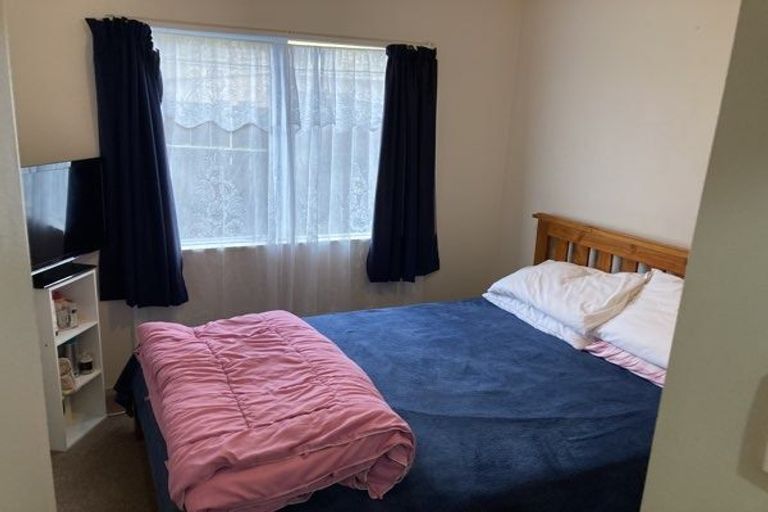 Photo of property in 5 Meadowvale Rise, Titirangi, Auckland, 0604