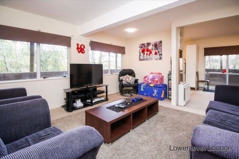 Photo of property in 16 Lagoon Way, West Harbour, Auckland, 0618