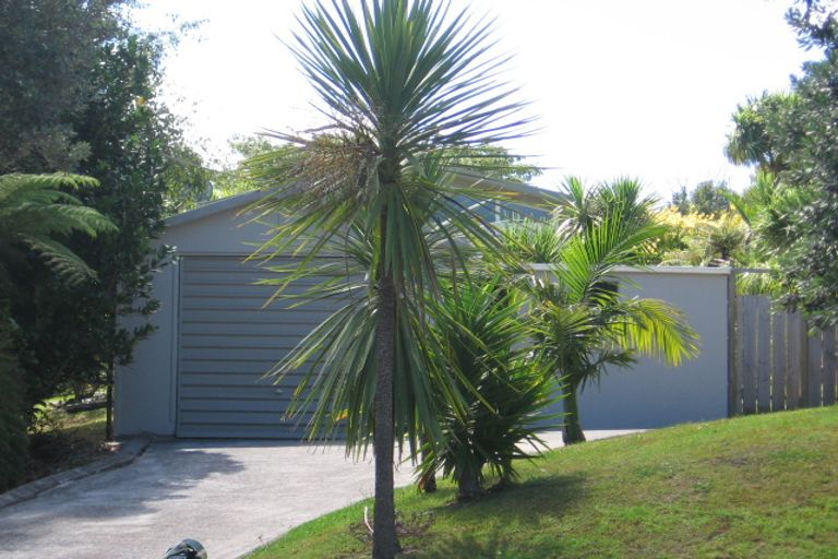 Photo of property in 13 Montana Avenue, Murrays Bay, Auckland, 0630