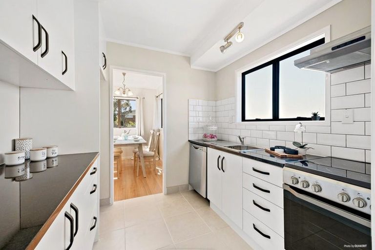 Photo of property in 2/49 Target Road, Totara Vale, Auckland, 0629