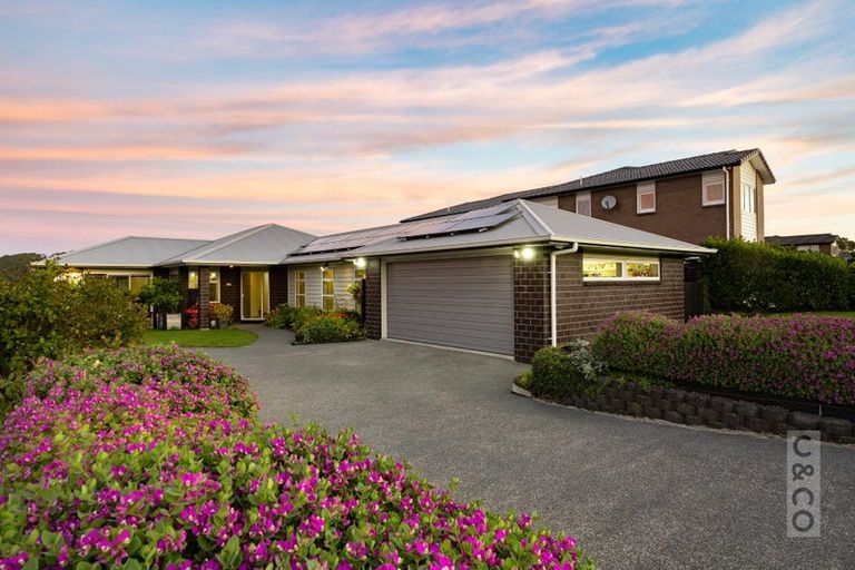 Photo of property in 96 Pohutukawa Parade, Riverhead, 0820