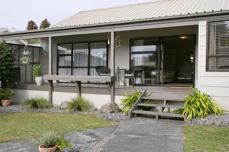 Photo of property in 3b Dorothy Drive, Acacia Bay, Taupo, 3330