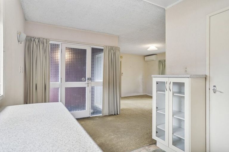 Photo of property in 2/1 Golf Road, New Lynn, Auckland, 0600