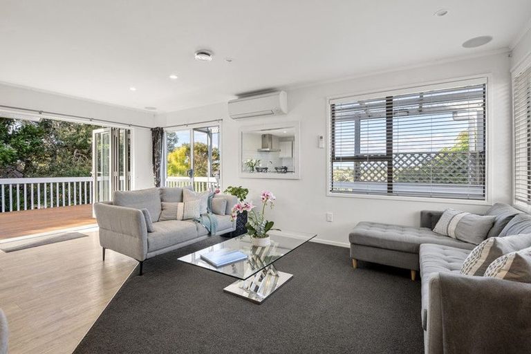 Photo of property in 15 Rosario Crescent, Red Beach, 0932