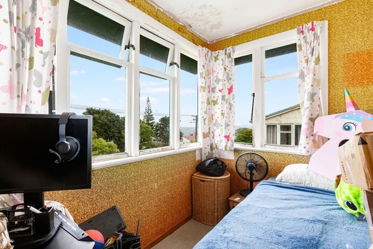 Photo of property in 15 Northumberland Street, Cannons Creek, Porirua, 5024