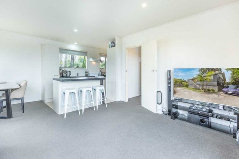 Photo of property in 33 Keegan Drive, Massey, Auckland, 0614
