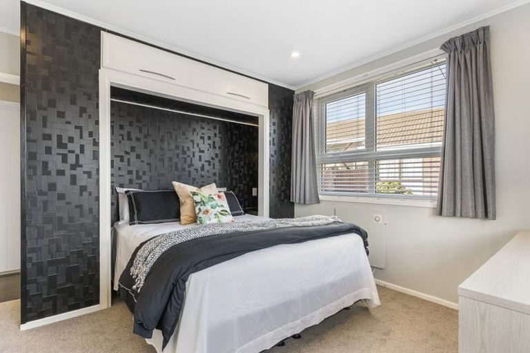 Photo of property in 1/51 Larne Avenue, Pakuranga Heights, Auckland, 2010