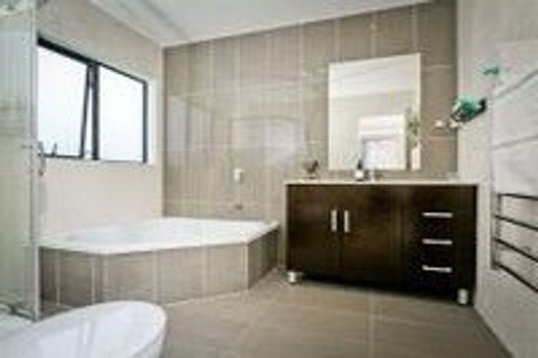 Photo of property in 62 Laurel Oak Drive, Schnapper Rock, Auckland, 0632