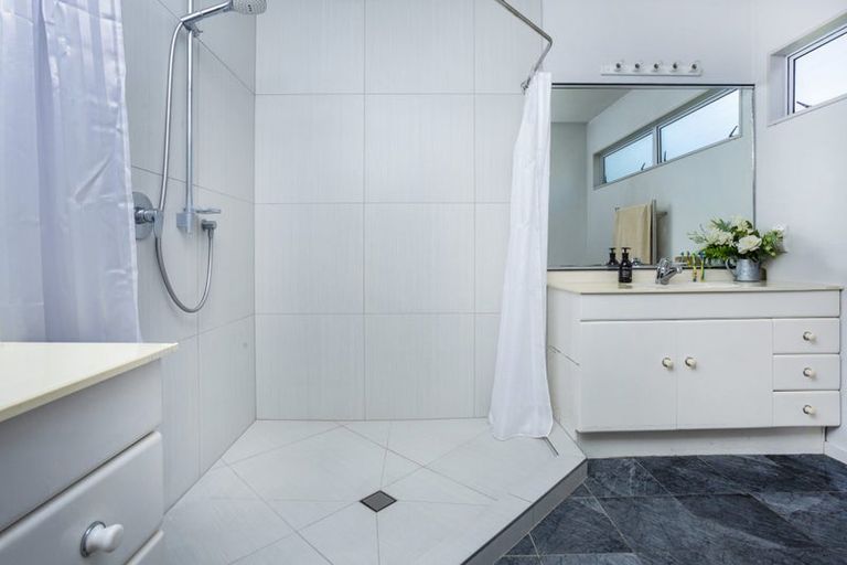 Photo of property in 1/20 Marama Street, Castor Bay, Auckland, 0620