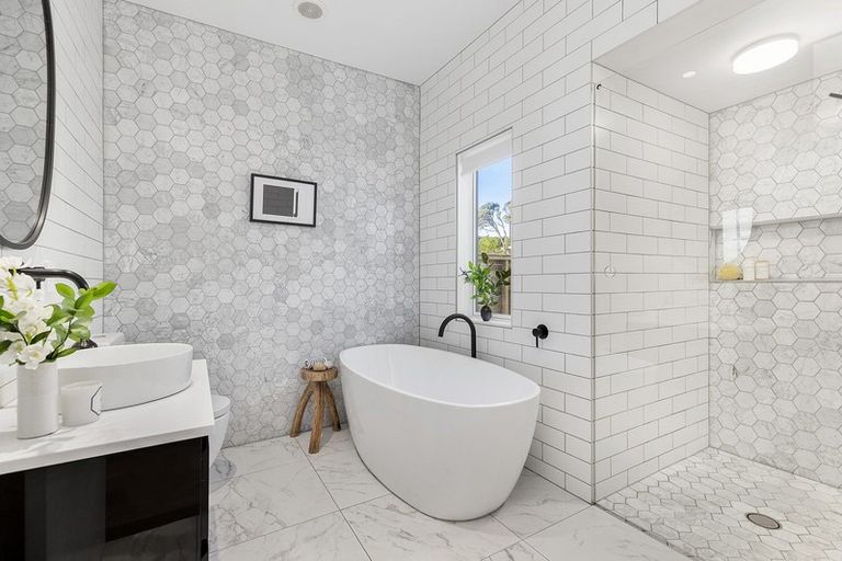 Photo of property in 16 Burnham Street, Seatoun, Wellington, 6022