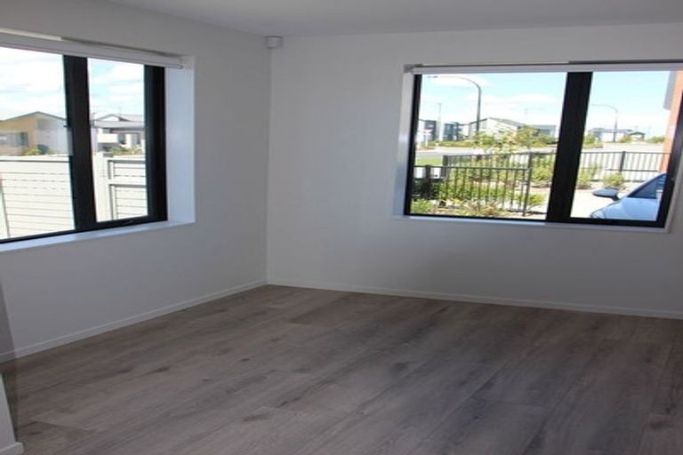 Photo of property in 11 Ngakoro Road, Karaka, Papakura, 2113