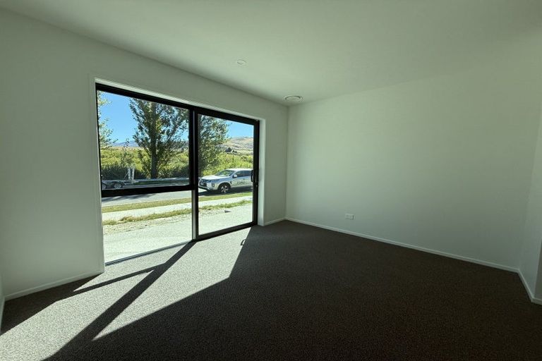 Photo of property in 21 Rushland Road, Jacks Point, 9371