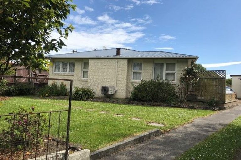 Photo of property in 68 Greendale Avenue, Avonhead, Christchurch, 8042