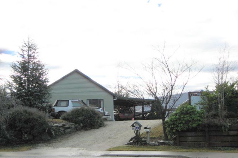 Photo of property in 8b Kuri Place, Wanaka, 9305