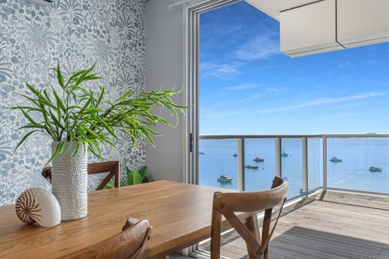 Photo of property in 72 Devonport Road, Tauranga, 3110