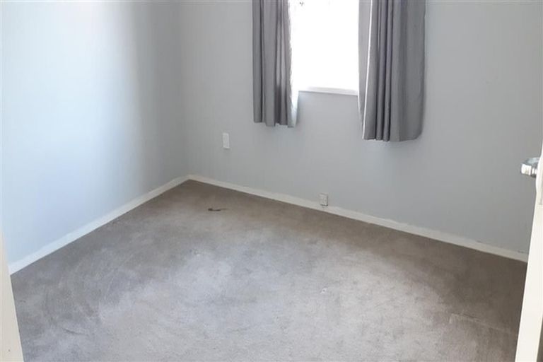 Photo of property in 12a Manuka Road, Glenfield, Auckland, 0629