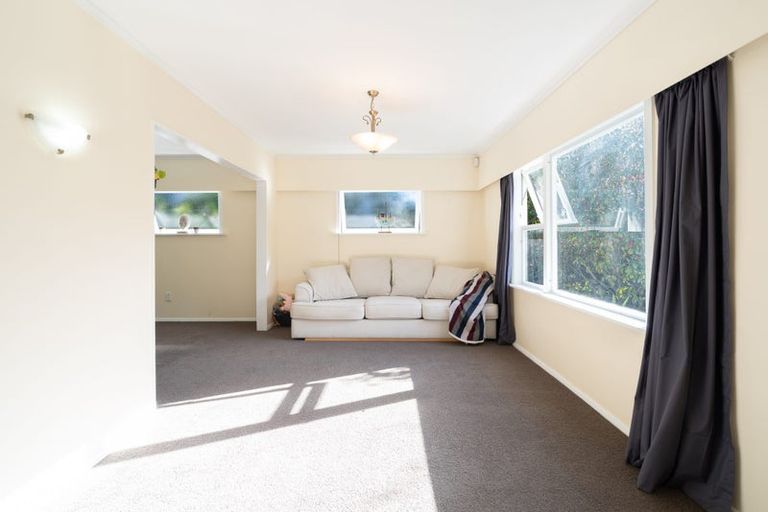 Photo of property in 10 Court Road, Tawa, Wellington, 5028