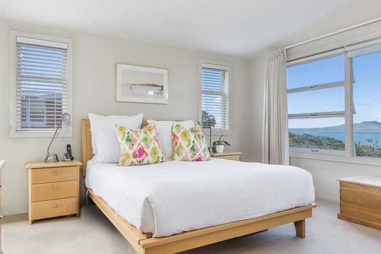 Photo of property in 21a Seaview Road, Castor Bay, Auckland, 0620
