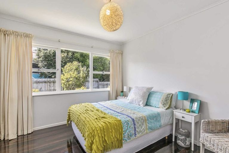 Photo of property in 15 Saffron Street, Birkdale, Auckland, 0626