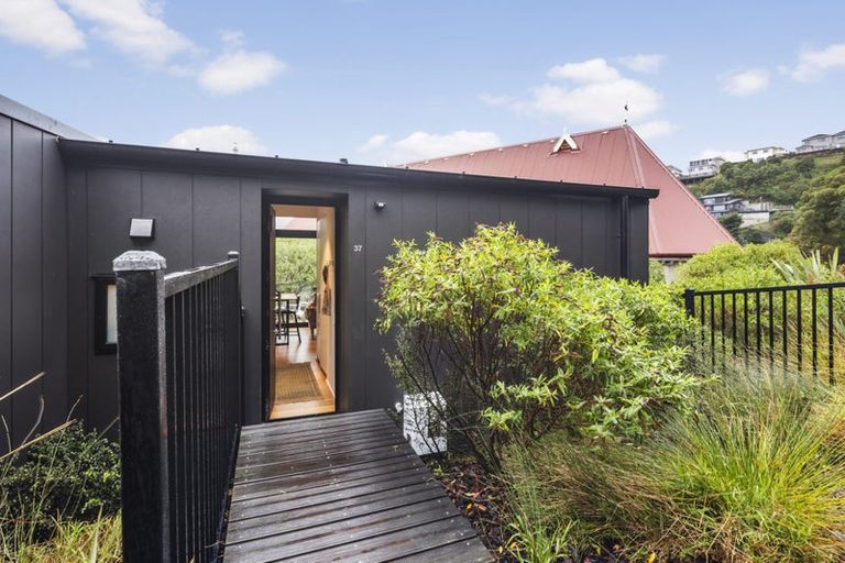 Photo of property in 37 Avon Street, Island Bay, Wellington, 6023