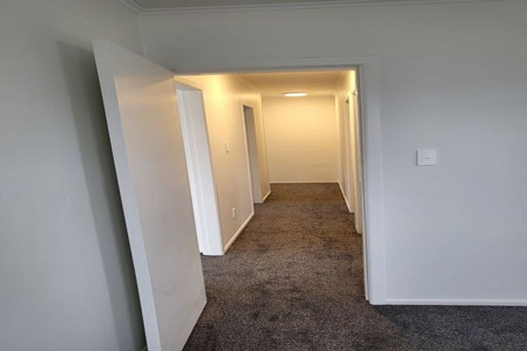 Photo of property in 4 Beazley Place, Glendene, Auckland, 0602