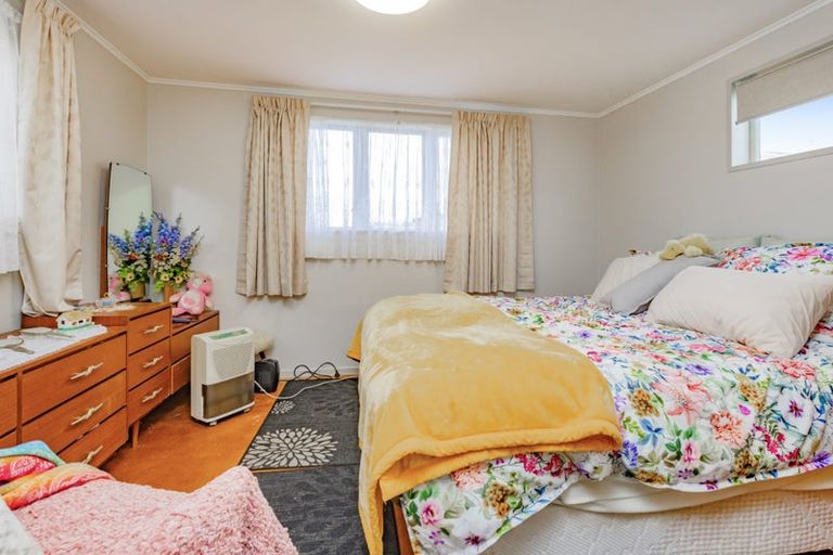 Photo of property in 96 Rosier Road, Glen Eden, Auckland, 0602