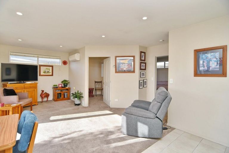 Photo of property in 2/107 Staveley Street, Avonhead, Christchurch, 8042