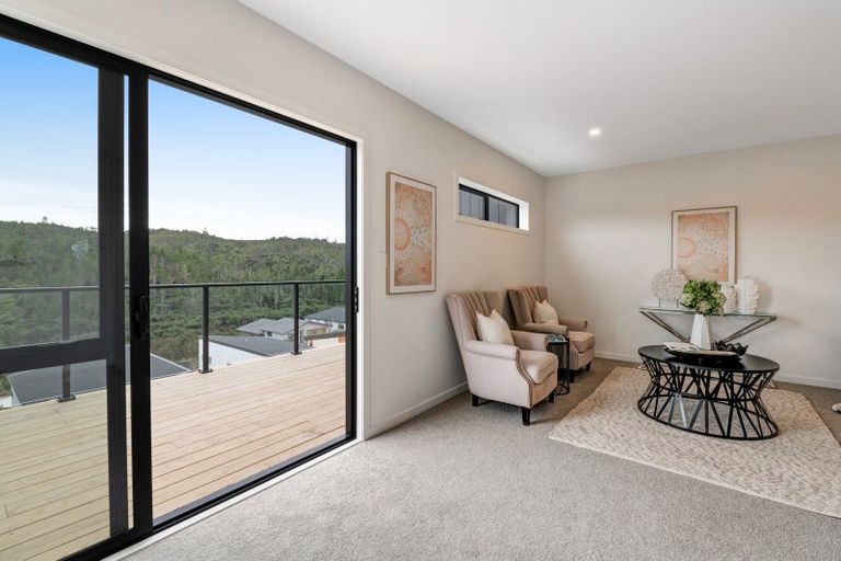 Photo of property in 5 Kawau Close, Orewa, 0931