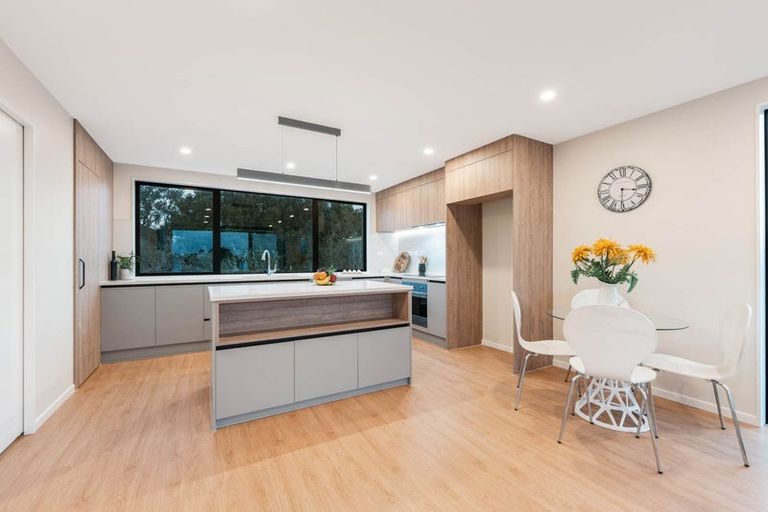 Photo of property in 4202d Great North Road, Glendene, Auckland, 0602