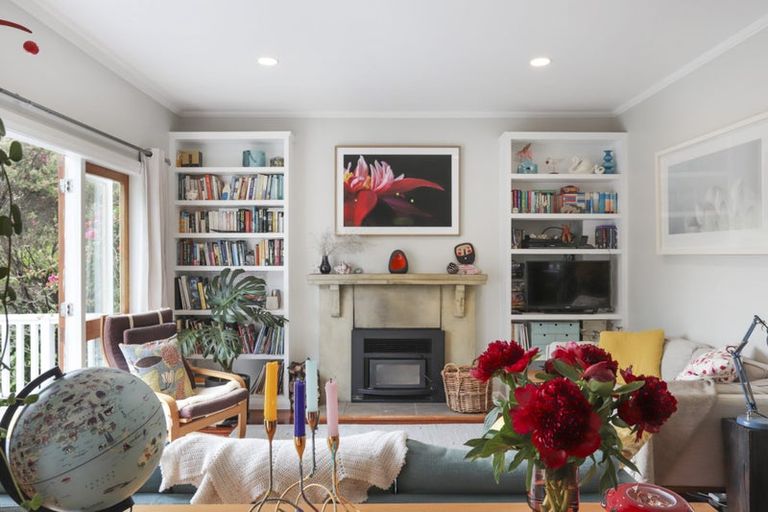 Photo of property in 18 Derwent Crescent, Titirangi, Auckland, 0604