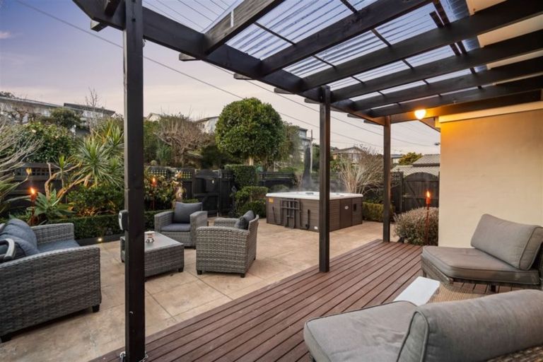 Photo of property in 44 Peter Terrace, Castor Bay, Auckland, 0620