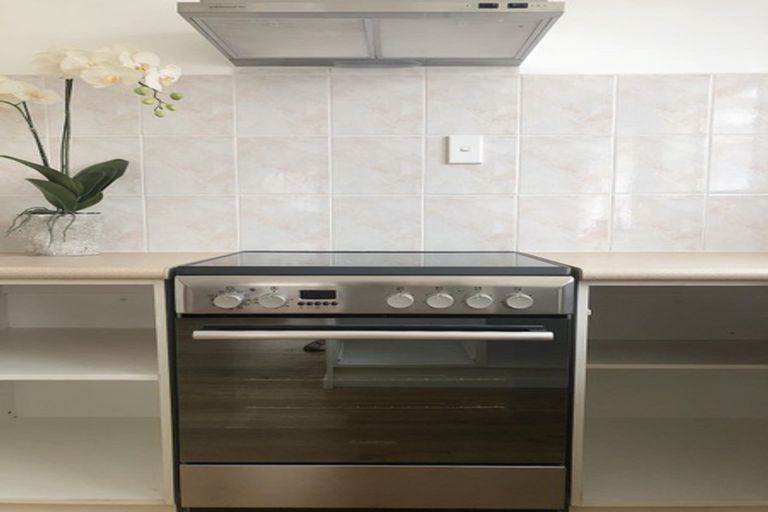 Photo of property in 1/90 Pupuke Road, Hillcrest, Auckland, 0627