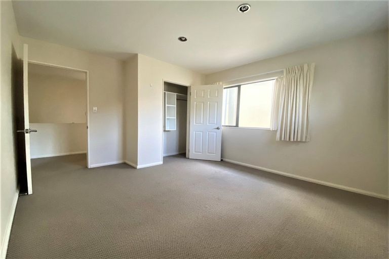 Photo of property in 4 Luxor Place, Massey, Auckland, 0614