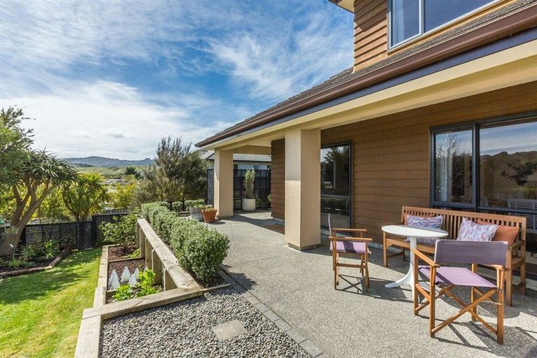 Photo of property in 28 Navigation Drive, Whitby, Porirua, 5024