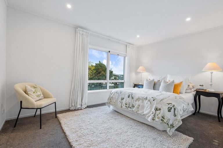 Photo of property in 1/28a Ravenwood Drive, Forrest Hill, Auckland, 0620