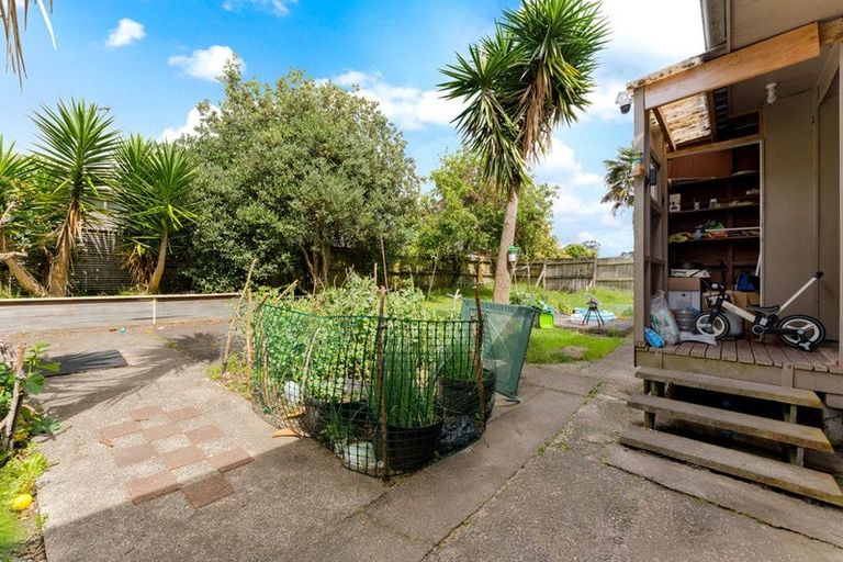 Photo of property in 30 Pipitea Place, Massey, Auckland, 0614