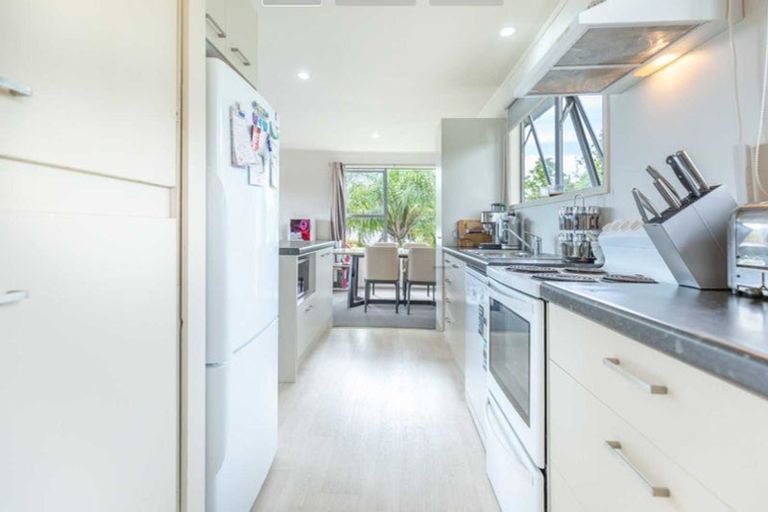 Photo of property in 33 Keegan Drive, Massey, Auckland, 0614